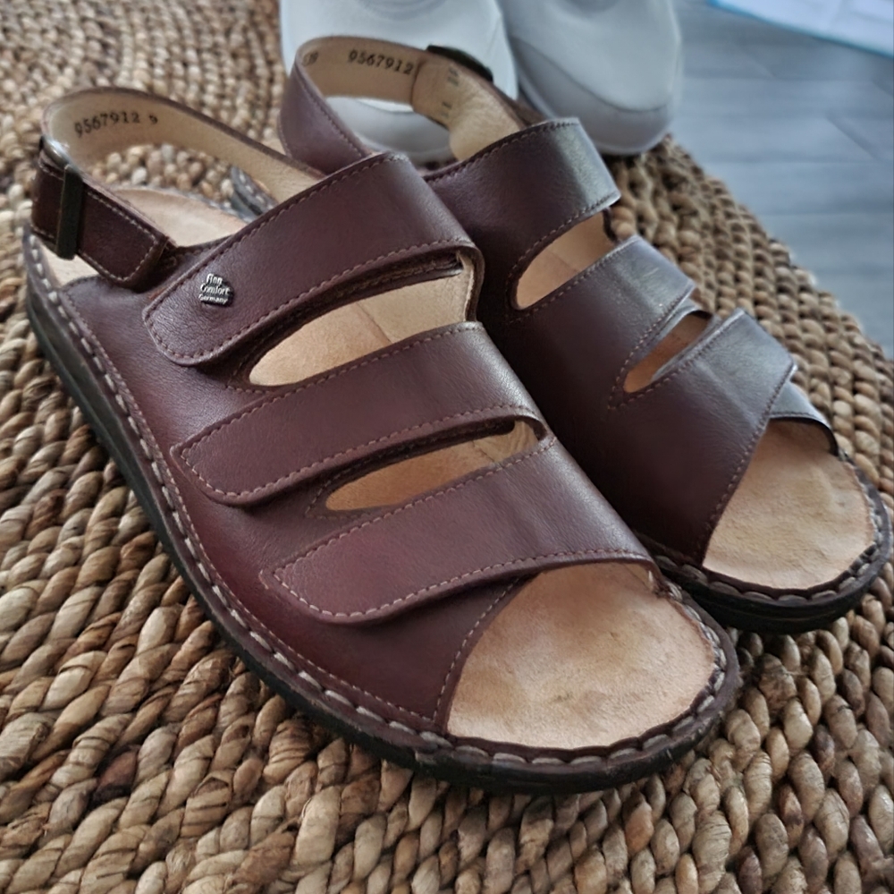NWOT BROWN LEATHER FINN COMFORT WOMEN'S SZ 8 SANDALS SHOES